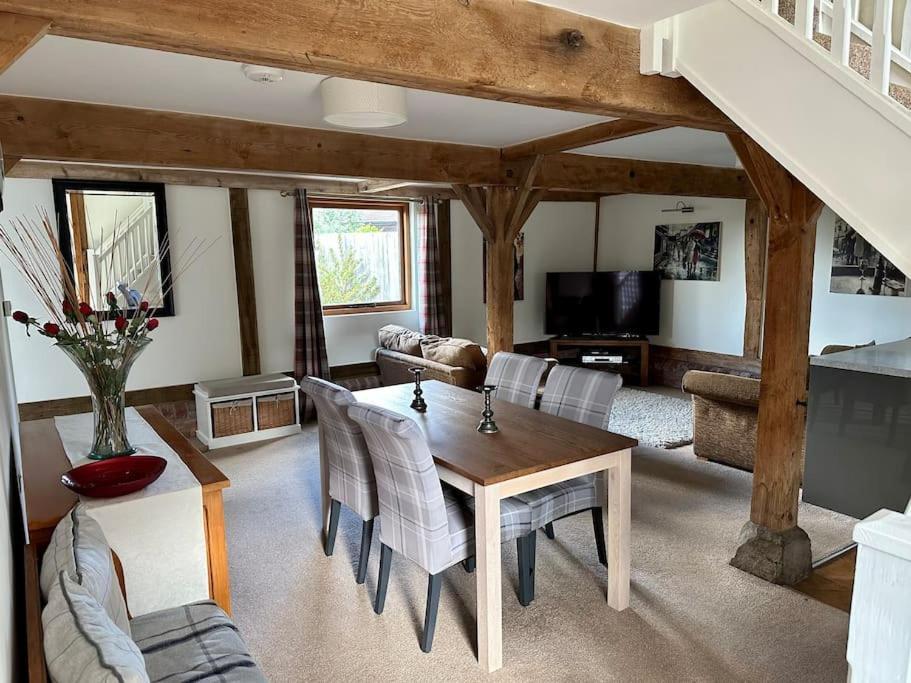 Holiday home Serafina Leominster